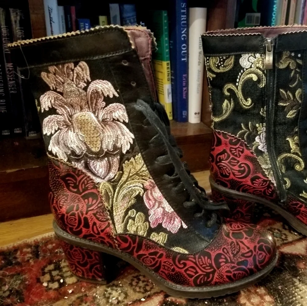 L'Artiste Victorian Boots - Picture 1 of 6